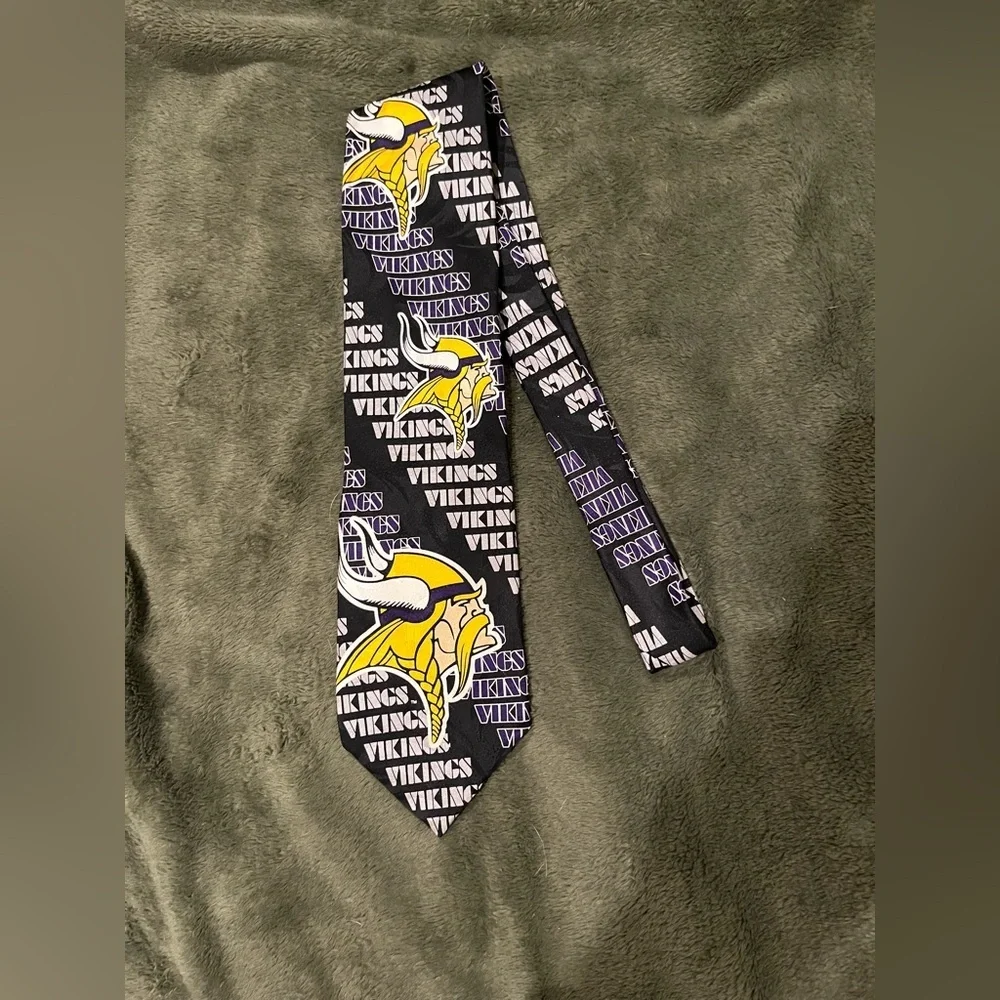 Vintage Minnesota Vikings Men’s Tie - NFL Brand - 56”